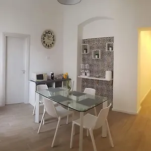 Dietro Il Massimo , Palermo Italien